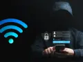 Persona con capucha intenta acceder a dispositivos conectados a mi wifi. Pantalla de inicio de sesión con candado y campos de usuario/contraseña.