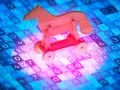 Caballo de madera, un troyano informático, sobre un fondo de código binario y hexadecimal.