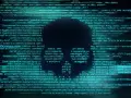 Código fuente con líneas de texto azul brillante, simulando un sistema de seguridad o un programa anti ransomware gratis.