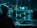 Un ordenador hacker en un cuarto oscuro, con pantallas mostrando diagramas de flujo y código.