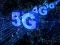Conexión 5G y 4G LTE en una red digital azul brillante.