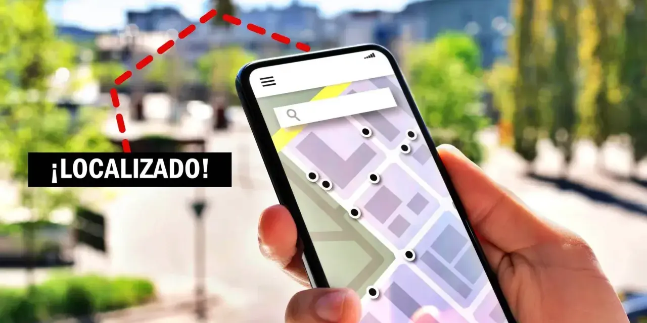 Mano sujetando un móvil con mapa y puntos de localización. ¡Localizado! se puede saber la ubicación de un móvil.