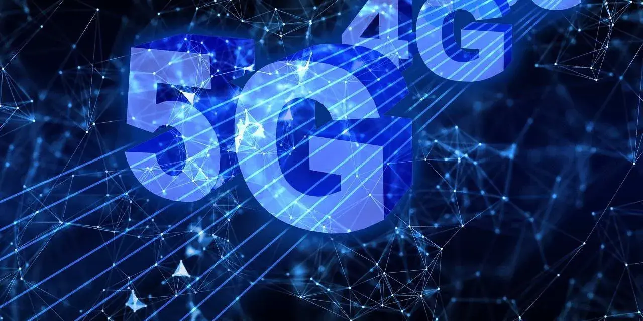 Conexión 5G y 4G LTE en una red digital azul brillante.