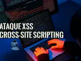 Ataque XSS: Cross-Site Scripting. Manos escribiendo código en un portátil, con texto superpuesto sobre la amenaza.