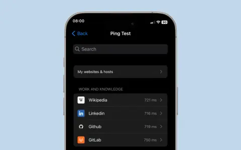 Pantalla de un iPhone mostrando una prueba de ping a Wikipedia, LinkedIn, GitHub y GitLab, con latencias entre 716 y 750 ms.