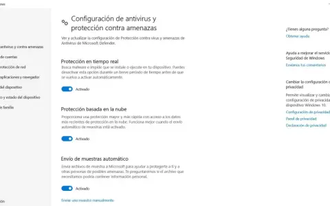 Configuración de antivirus y protección contra amenazas en Windows 11. Protección en tiempo real y basada en la nube activadas.