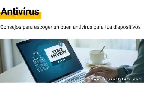 Un portátil muestra "Cyber Security" con un candado. Aprende qué es un antivirus y cómo elegir el mejor para proteger tus dispositivos.
