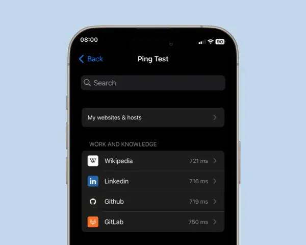Pantalla de un iPhone mostrando una prueba de ping a Wikipedia, LinkedIn, GitHub y GitLab, con latencias entre 716 y 750 ms.