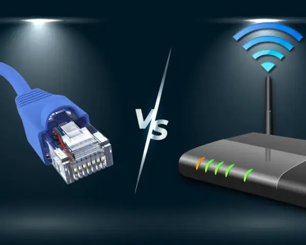 Cable Ethernet vs. router Wi-Fi. La conexión por cable ofrece una comunicación **full duplex** más estable y rápida.