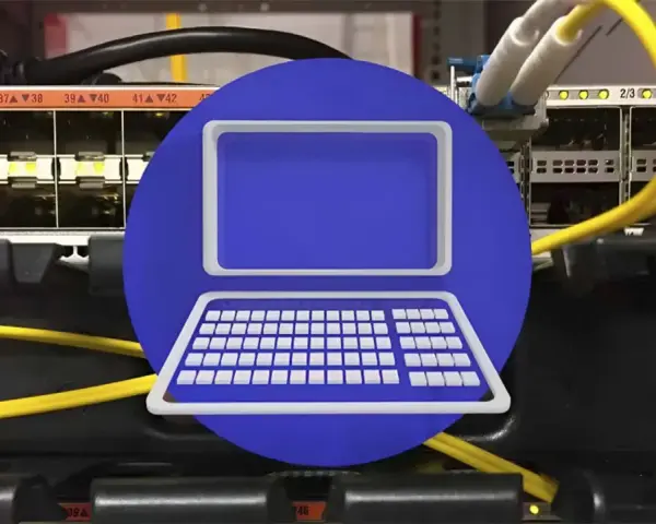 Icono de portátil sobre un switch de red con cables amarillos, simbolizando la conexión cable de red.
