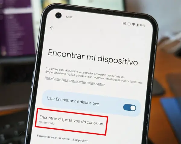 Pantalla de un teléfono Android mostrando la opción "Encontrar dispositivos sin conexión" desactivada, parte de la función localizador de dispositivos android.