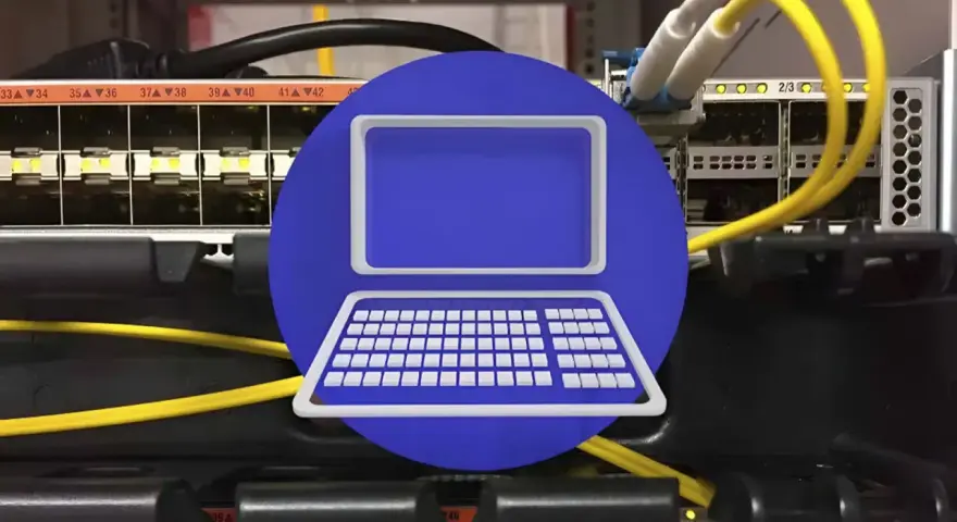 Icono de portátil sobre un switch de red con cables amarillos, simbolizando la conexión cable de red.