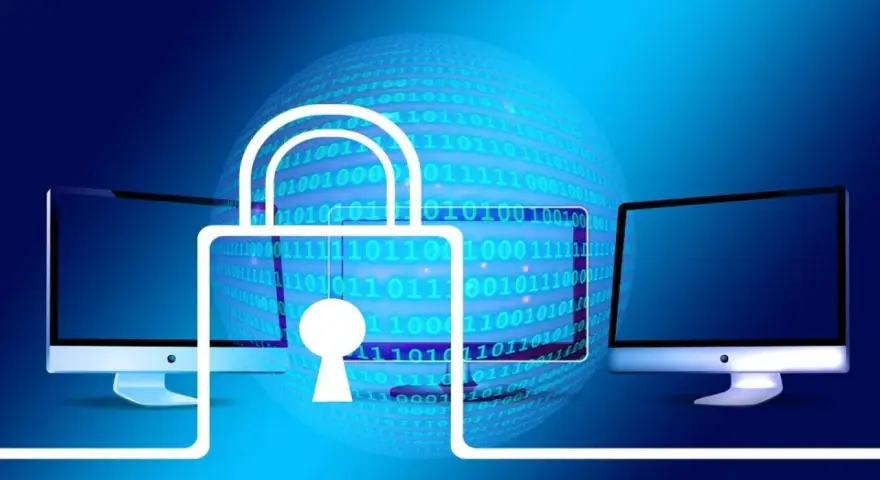 Dos ordenadores conectados a un globo terráqueo con código binario y un candado. ¿Telnet qué es? Seguridad digital.