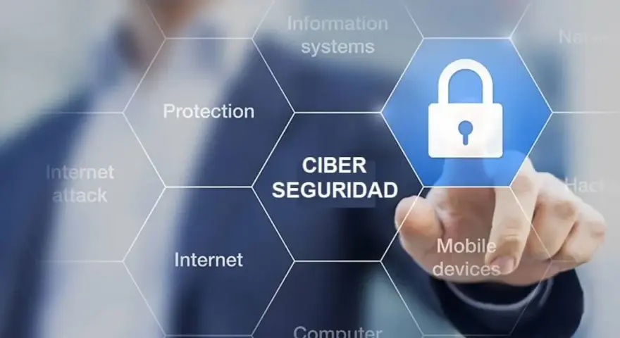 Un dedo toca un ícono de candado en una pantalla que muestra "CIBER SEGURIDAD" y conceptos relacionados. Ideal para un curso ciberseguridad gratis.