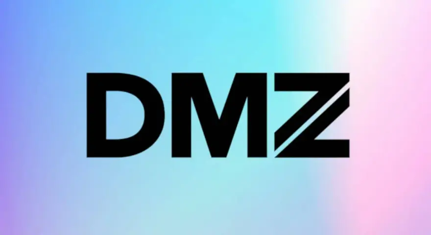 Logo "DMZ" en negro sobre fondo degradado azul y rosa. DMZ router.