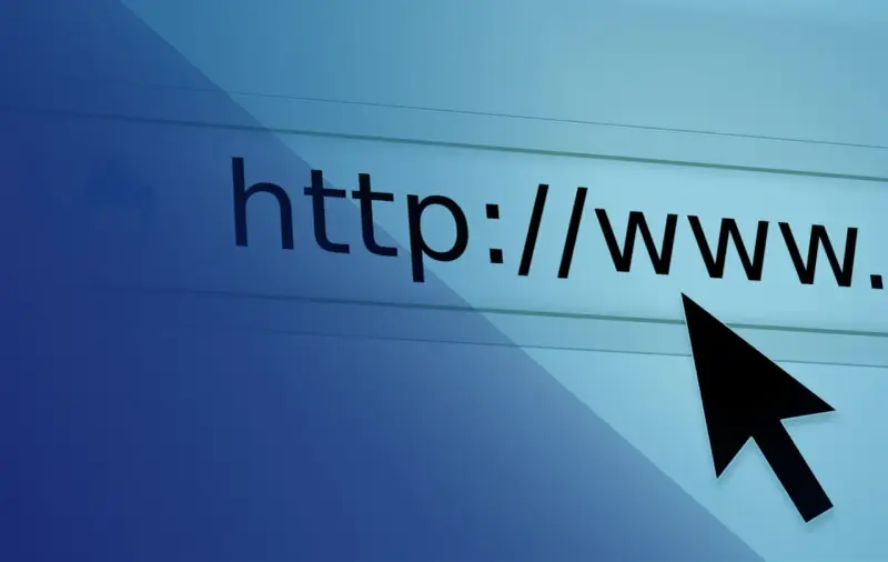 Cursor sobre barra de direcciones web, listo para analizar enlaces.